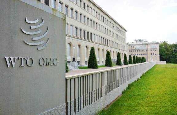 L’OMC entrevoit un ralentissement plus marqué du commerce mondial des marchandises en 2023
