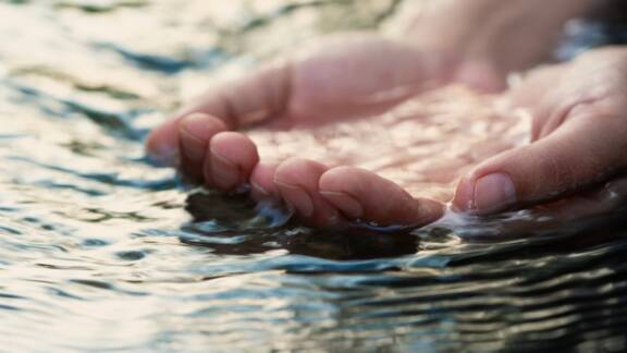 Retrouvez les bonnes pratiques des lauréats responsible Care sur l'eau :Traitement et amélioration de la qualité de l'eau Optimisation de la consommation en eau et efficacité hydrique Préservation de la ressource
